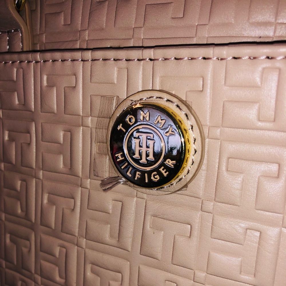 Tommy Hilfiger purse - Picture 4 of 6